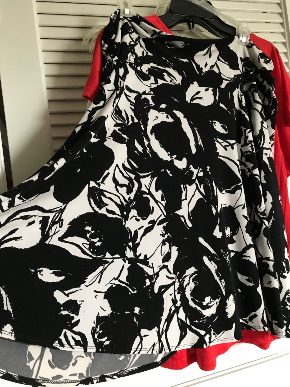 XL bold floral print circle skirt • Stretch pull on